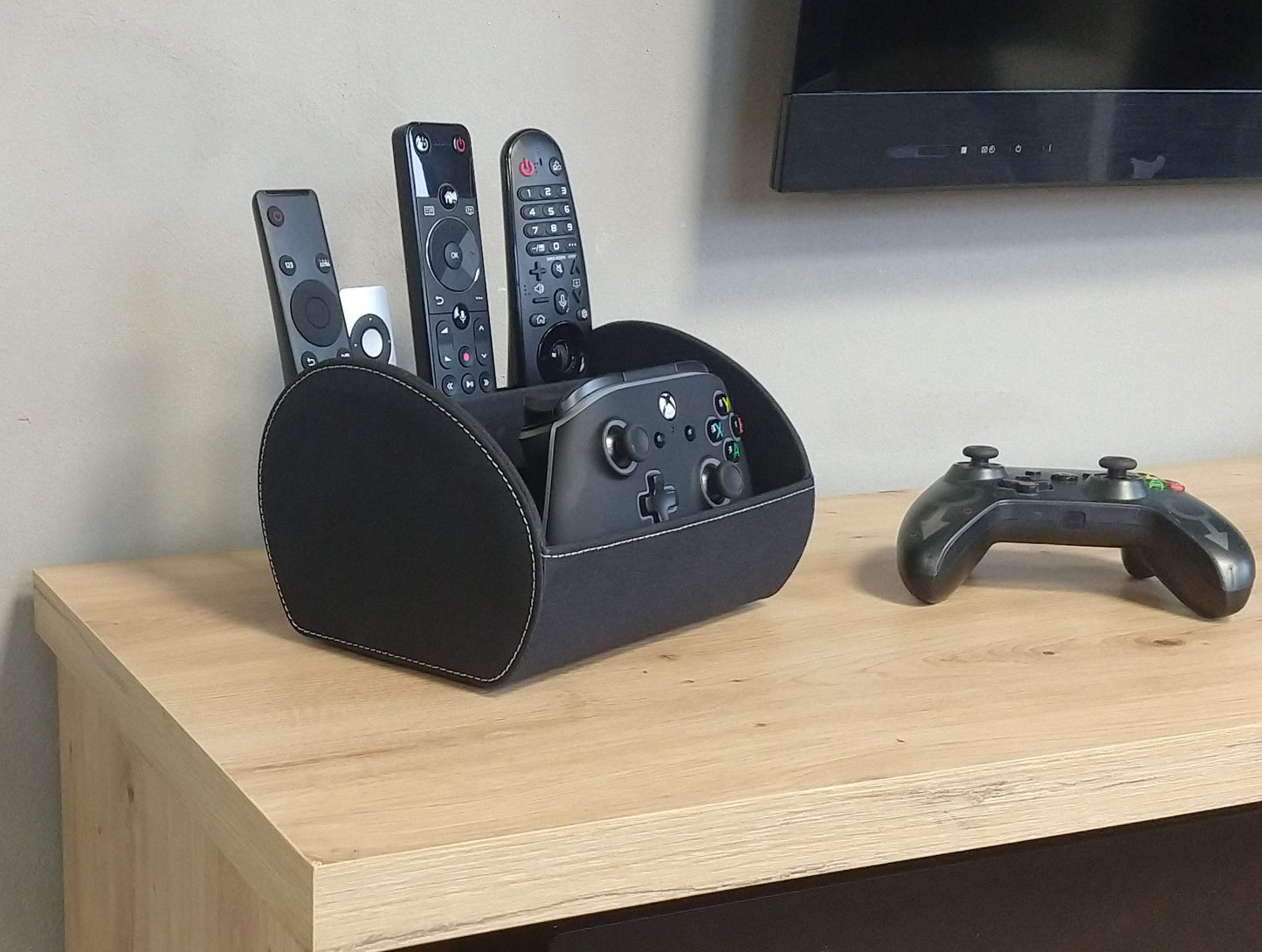 Games Console Controller Stand and Charging Place For Xbox & PlayStation, CEG-31